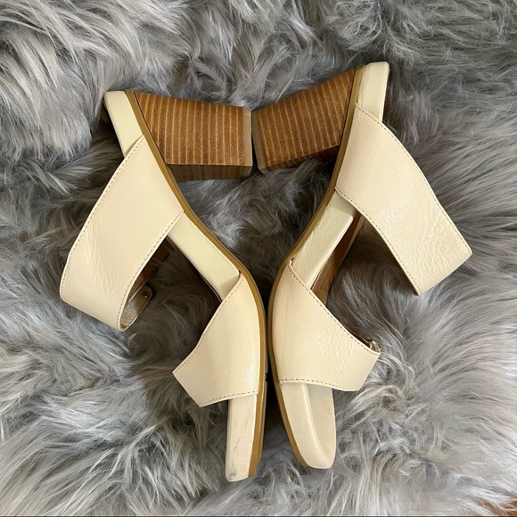 Sofft cream beige trappy sandals heels with gold buckles - velcro straps - Picture 3 of 7